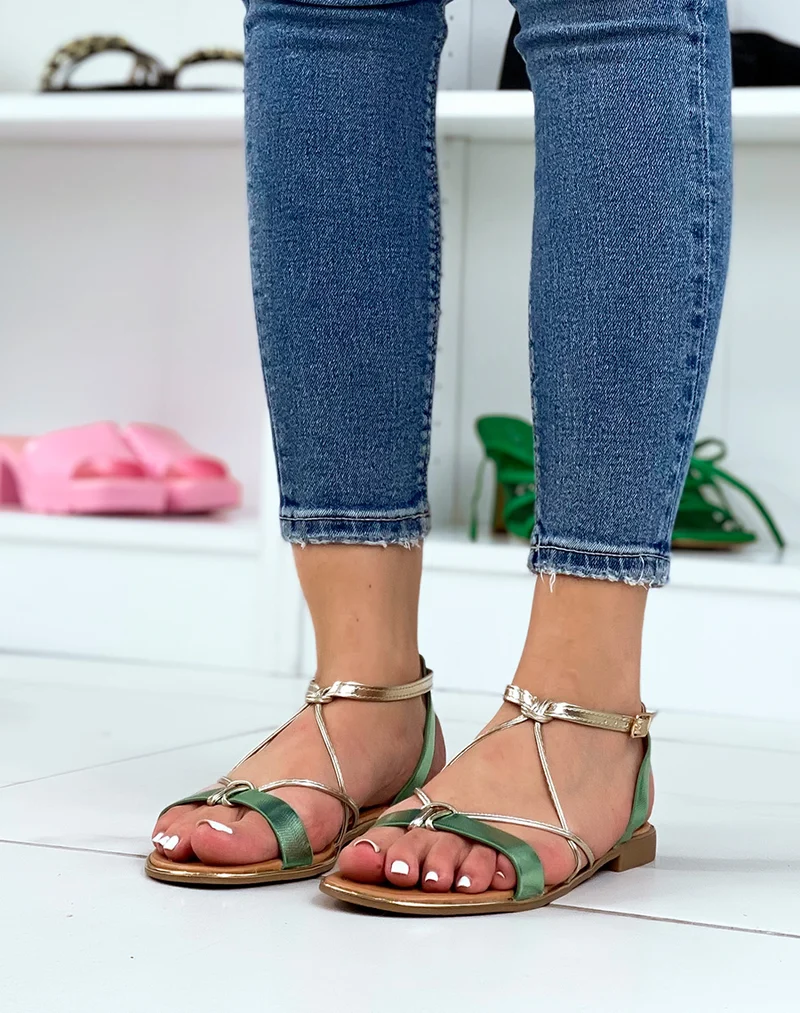 Nu-pieds à lanières vertes et dorées