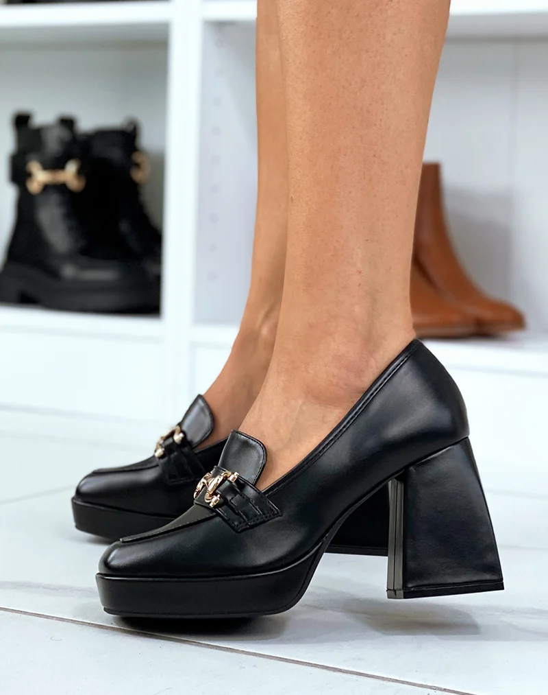 Mocassins noirs à talon épais à chaîne dorée