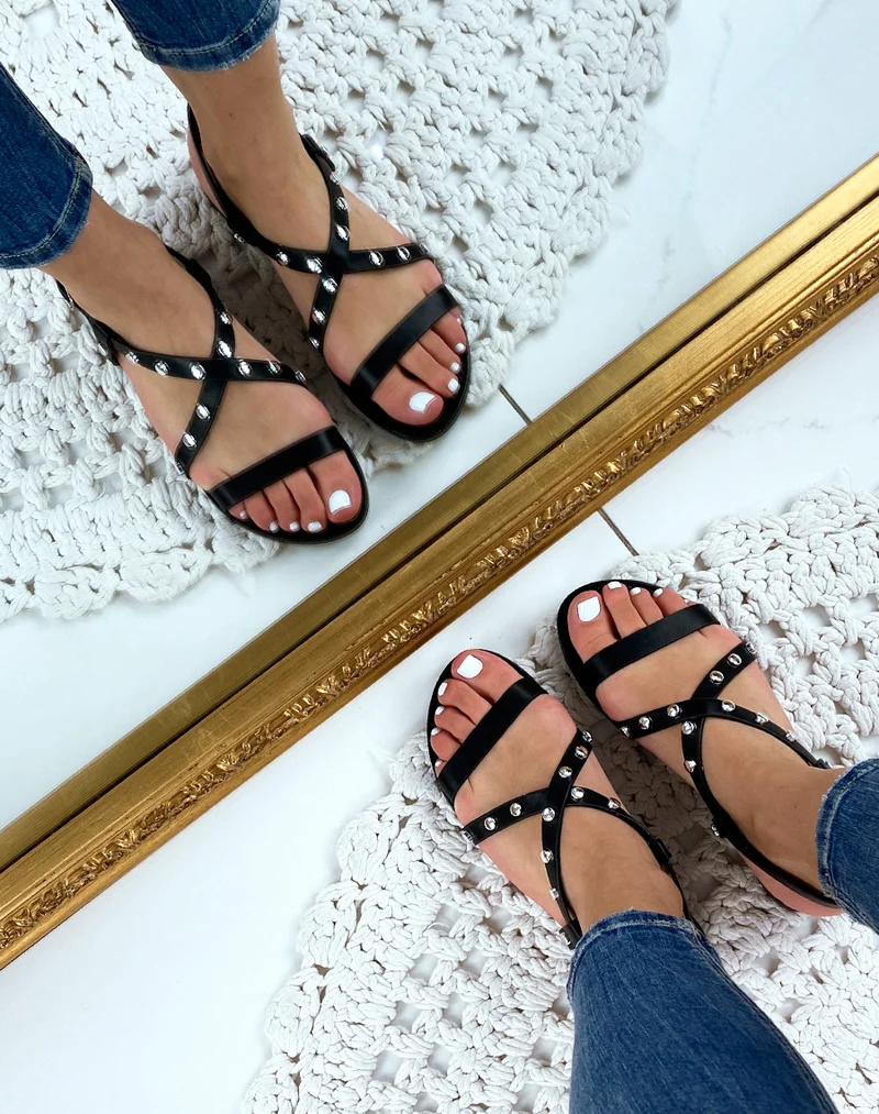 Nu-pieds cloutées noires