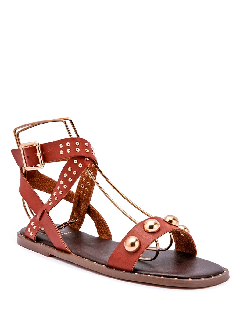 Nu-pieds marrons à clous dorés gros et fins