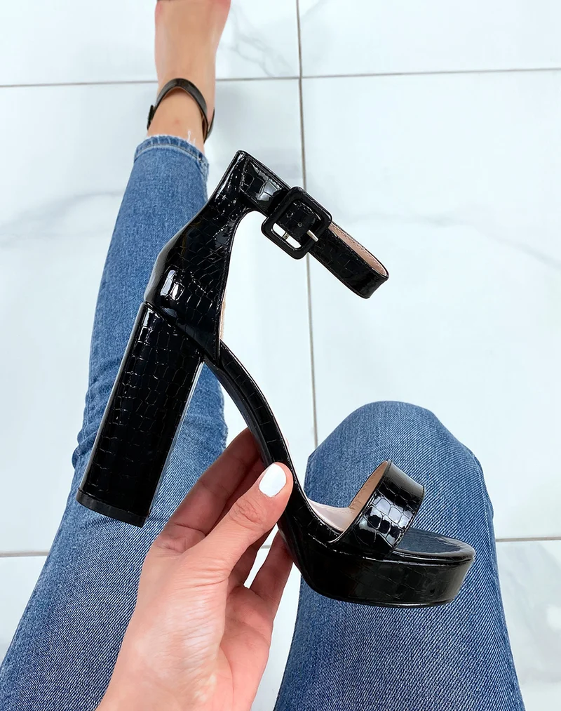 Sandales noires vernies effet croco à plateforme et talon haut