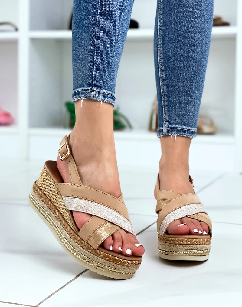 Sandales compensées beiges à brides croisées en tweed et semelle décorée