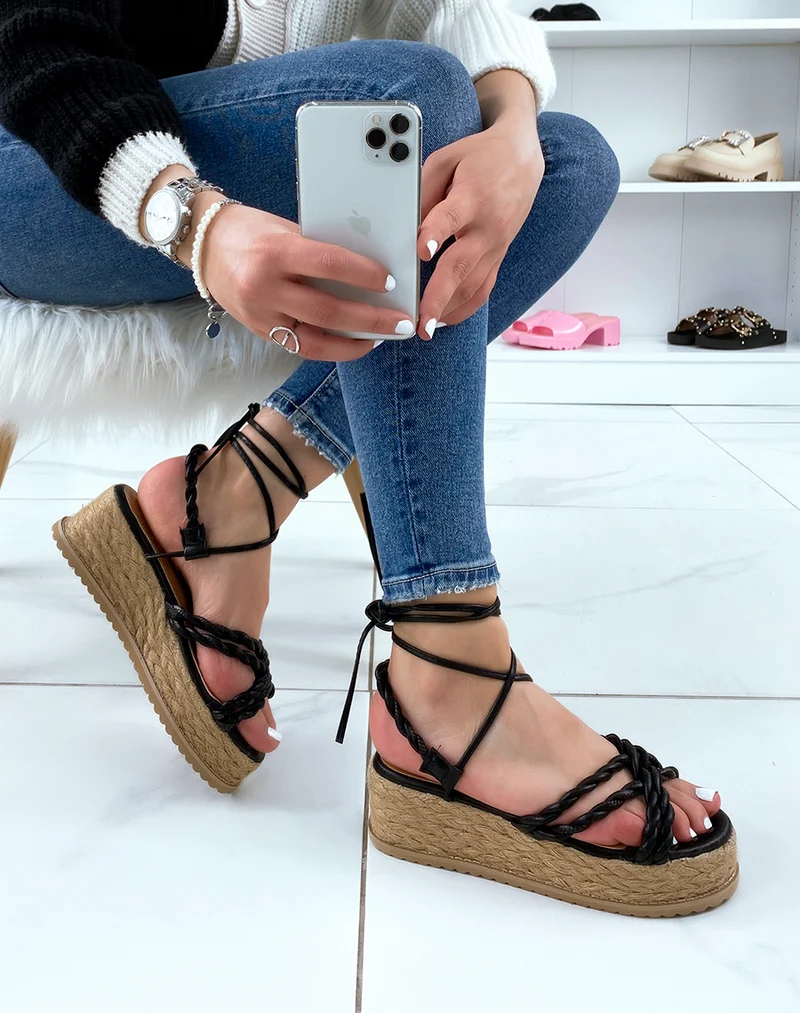 Sandales compensées noires à brides tressées à talon mi-haut