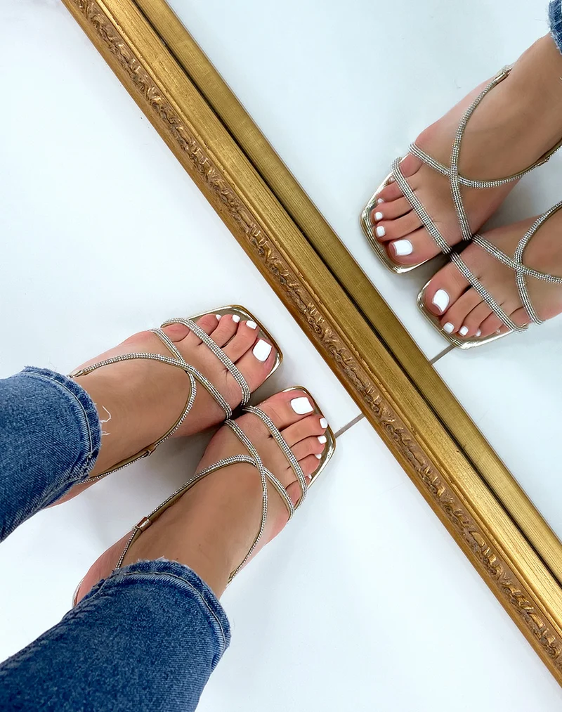 Sandales dorées à strass et talon aiguille transparent