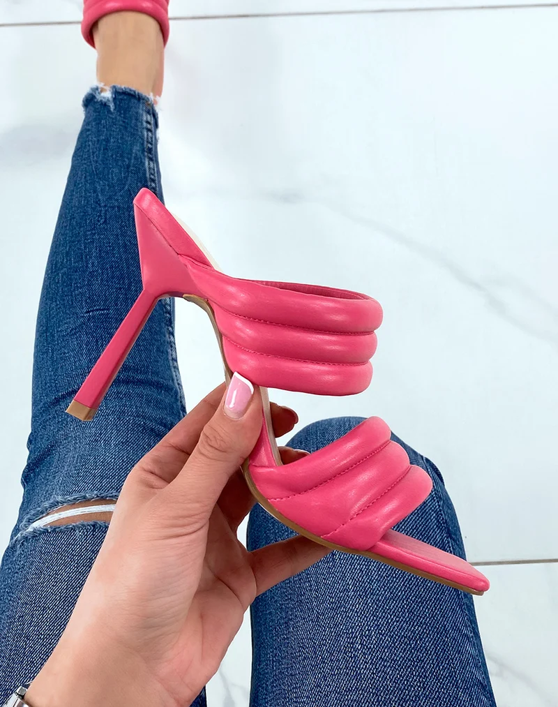 Sandales rose fushia à brides épaisses et talon aiguille