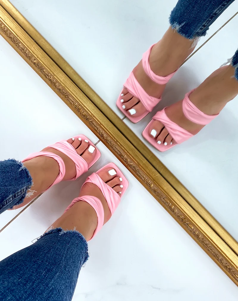 Mules rose à doubles lanières