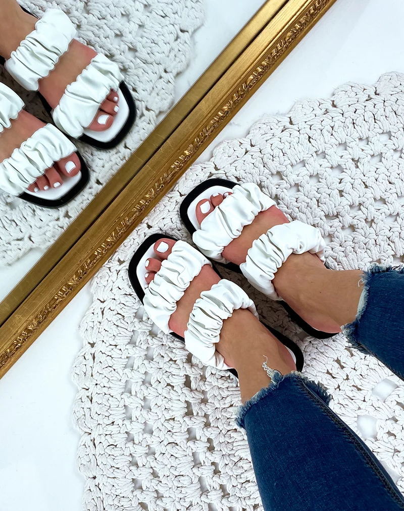 Sandales plates en simili cuir blanche