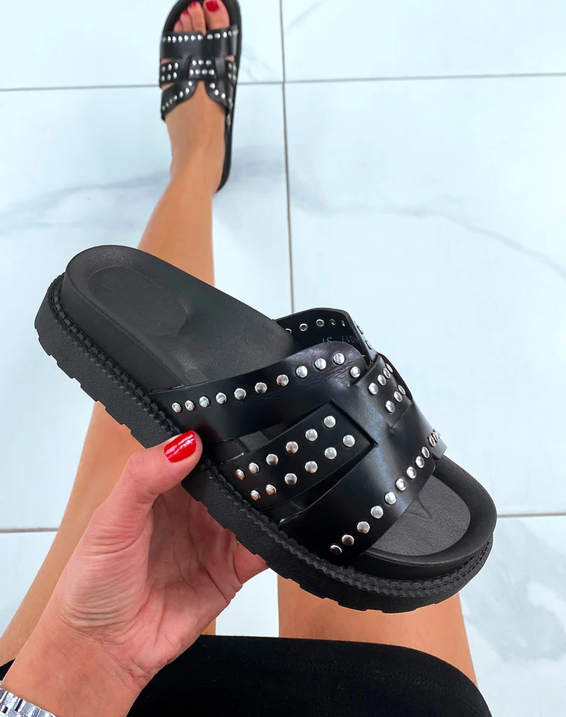 Mules noires à brides épaisses cloutées