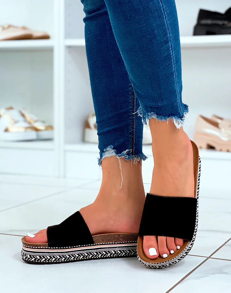 Mules noires en suédine à grosse plateforme à motifs