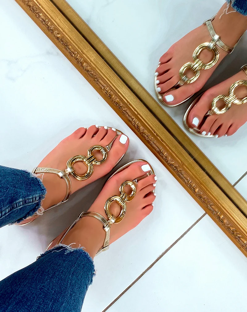 Nu-pieds dorés à boucle