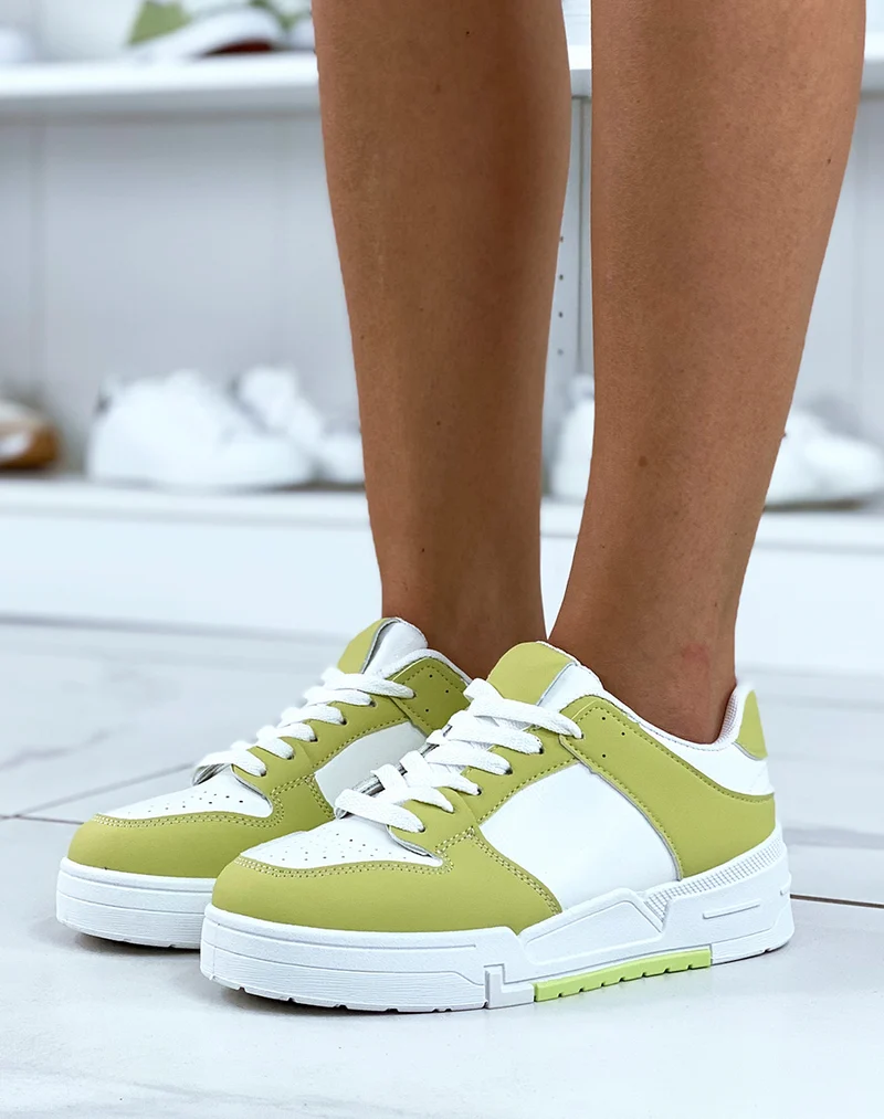Baskets blanches et vert pomme