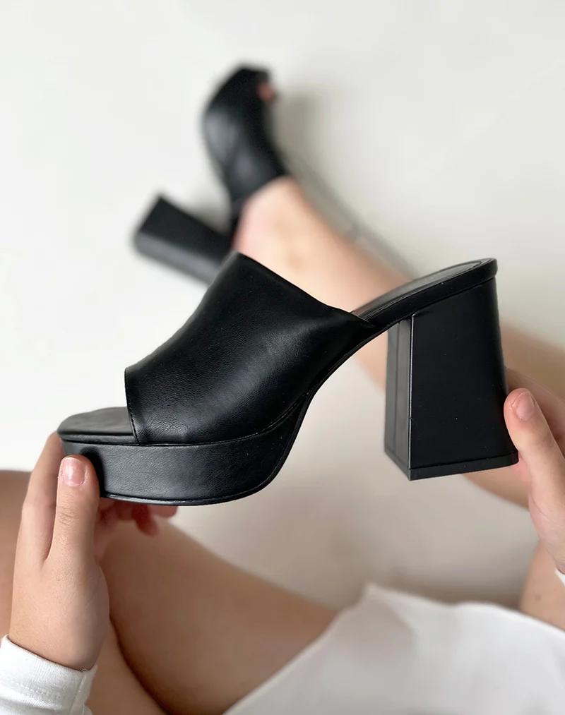 Mules noires à gros talon et grosse plateforme