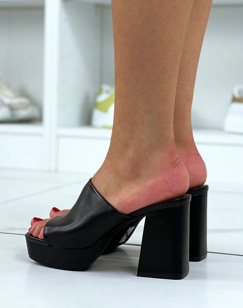 Mules noires à gros talon et grosse plateforme