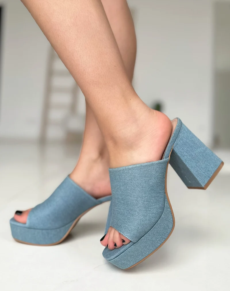 Mules en jean à gros talon et grosse plateforme