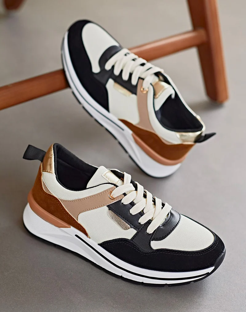 Baskets noires et blanches à multiples empiècements multicolores