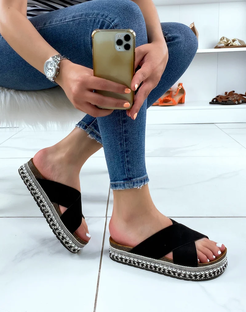Mules en suédine noire à brides entrecroisées à plateforme