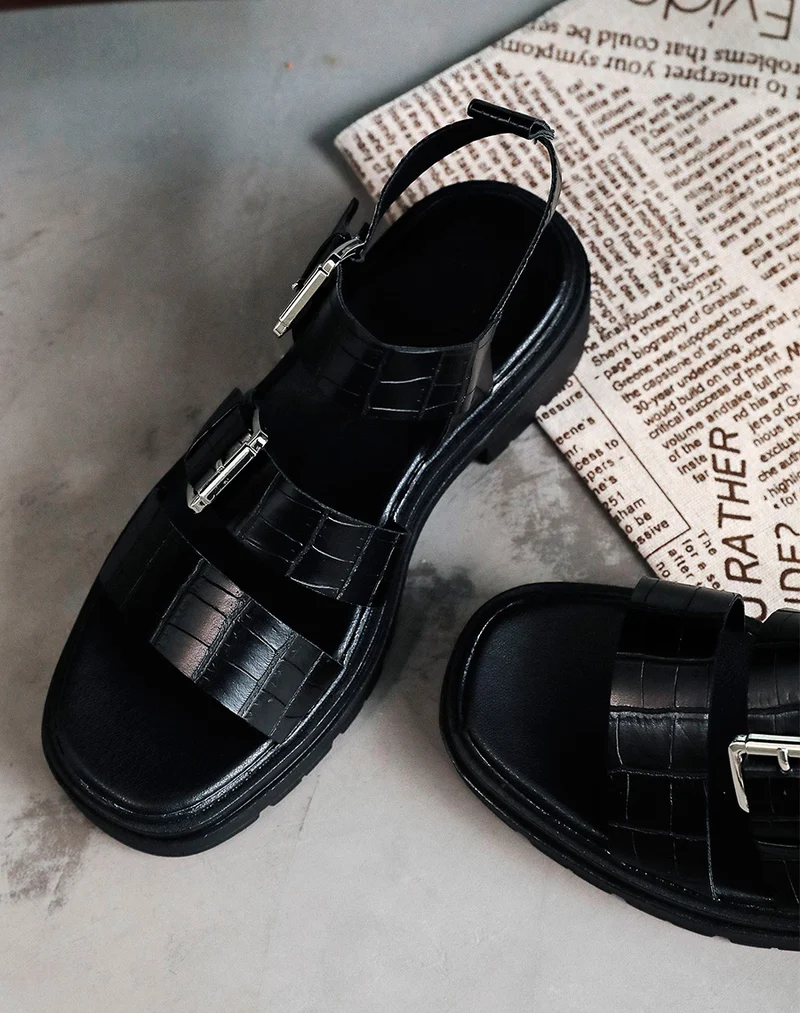 Sandales noires effet croco à multiples brides épaisses et semelle crantée