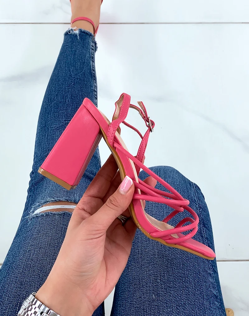 Sandales fushia à lanières entrecroisées et talon épais