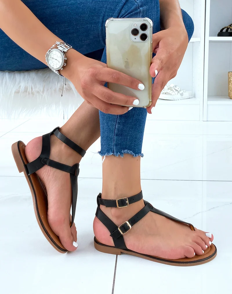 Nu-pieds noirs à double lanière et boucles dorées