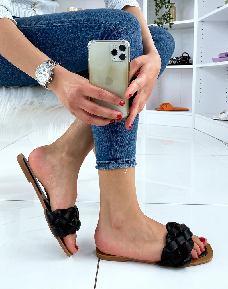 Mules plates noires à grosse bride tressée