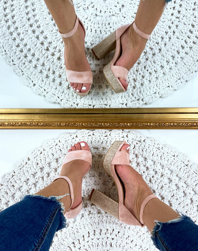 Sandales à talon en suédine rose