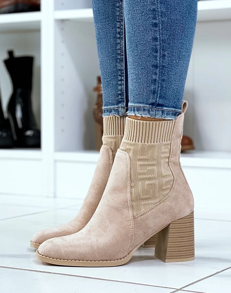 Bottines en suédine beige effet chaussette à talon
