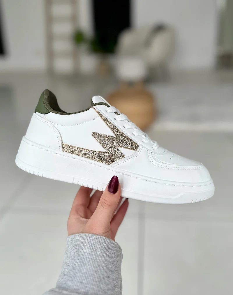 Baskets blanches à détails éclair dorés pailleté et empiècement vert