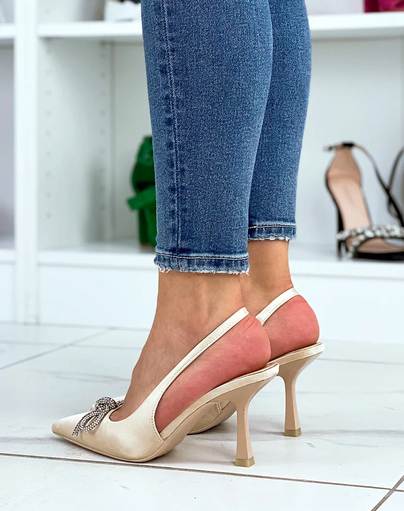 Escarpins beiges à noeud avec strass et talon fin