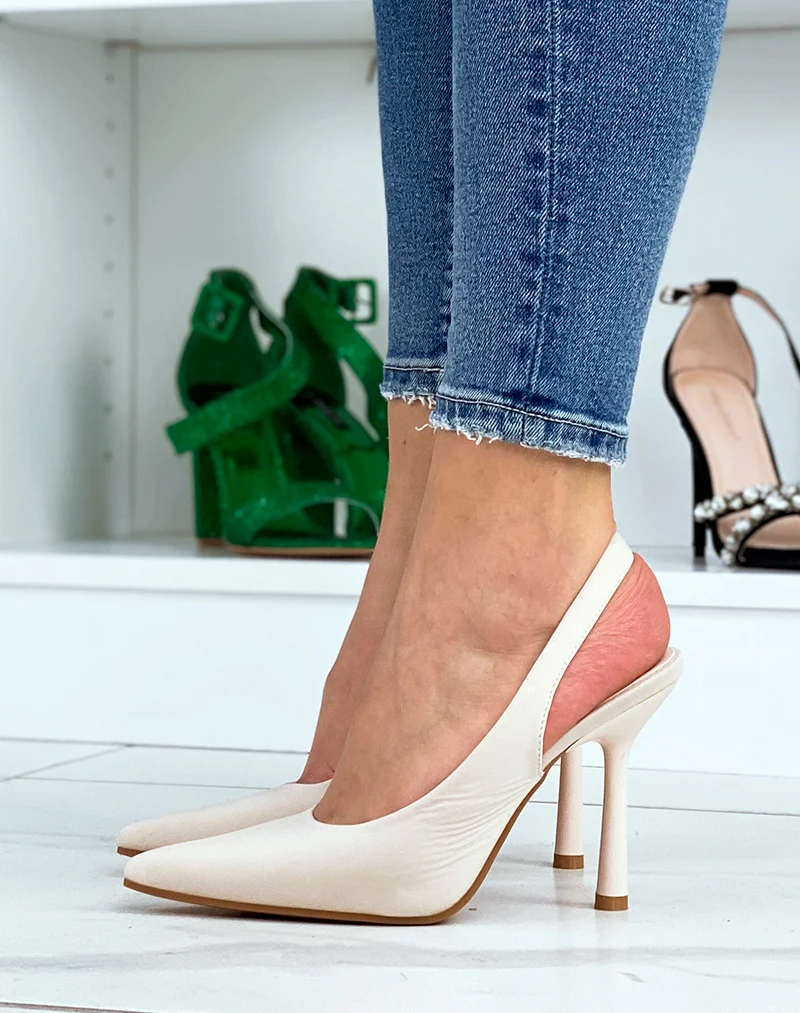 Escarpins beiges ouverts et talon aiguille