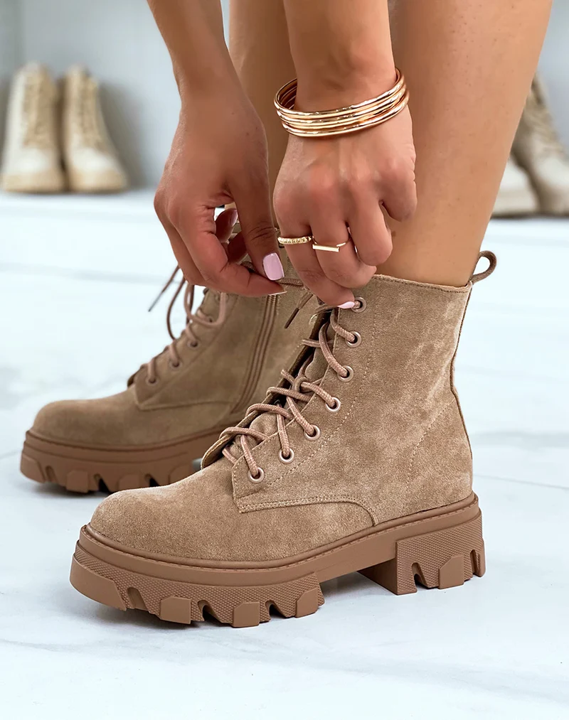 Bottines en suédine marron lacées à semelle crantée