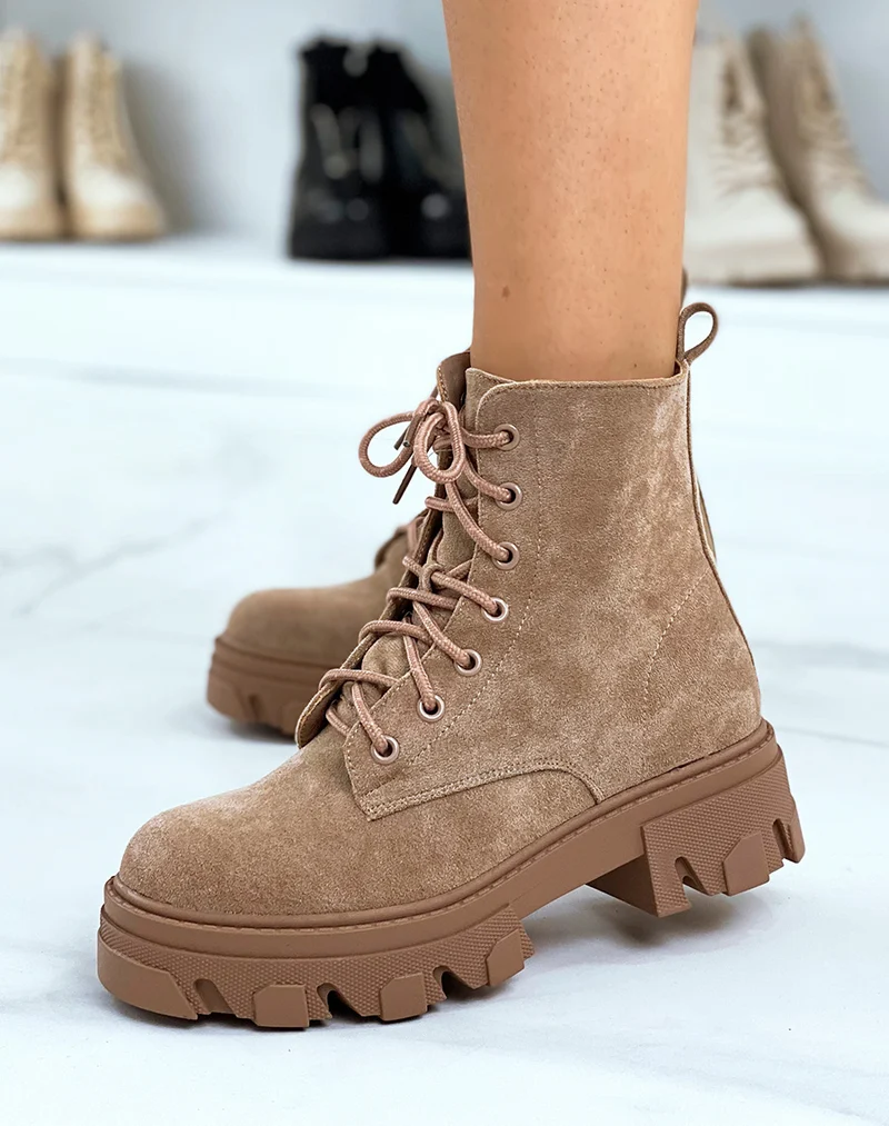 Bottines en suédine marron lacées à semelle crantée
