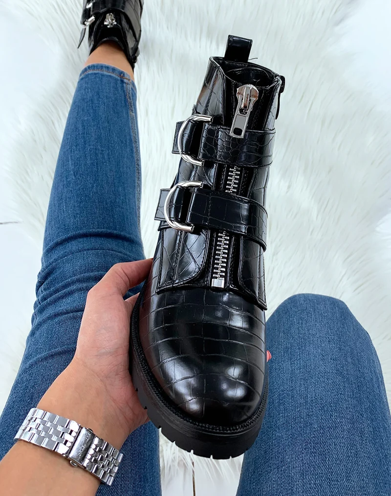 Bottines hautes noires effet croco