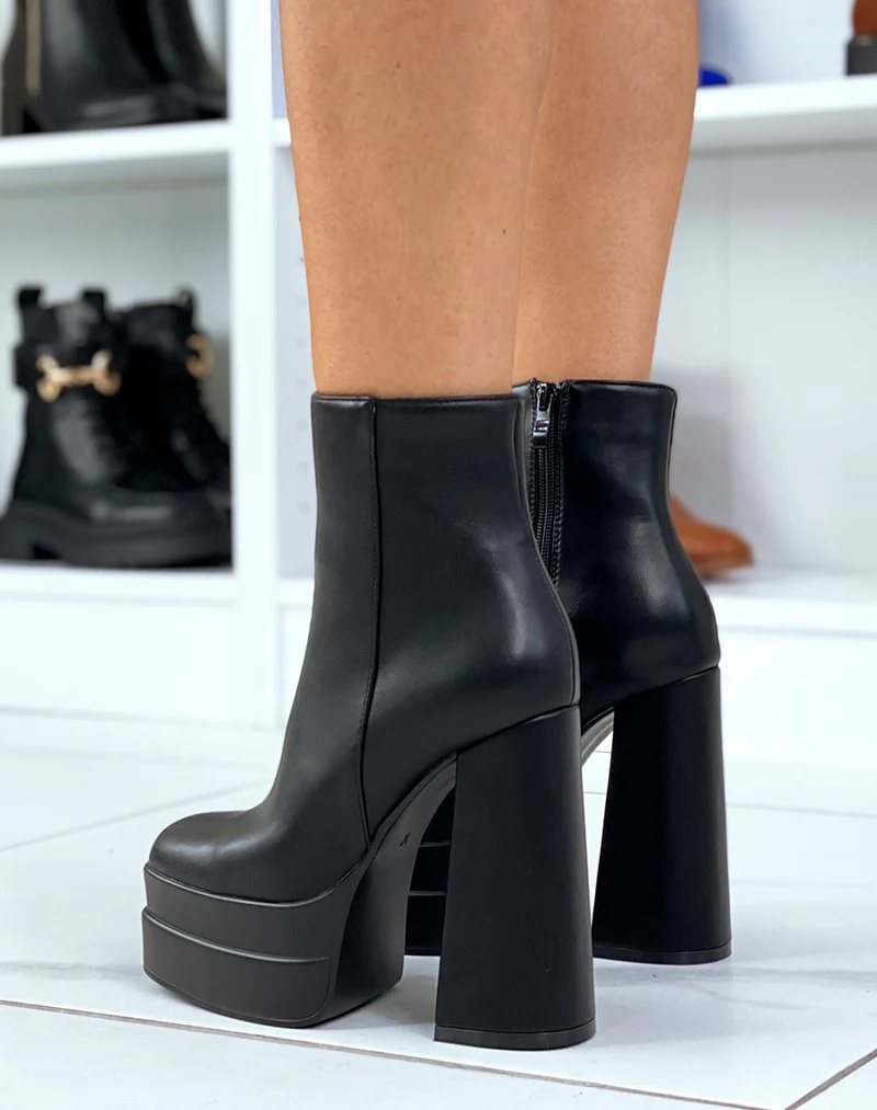 Bottines noires à plateforme et talon XXL