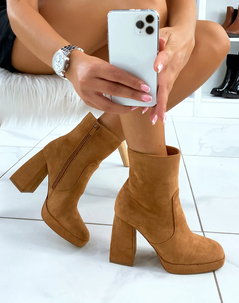 Bottines à talon et à plateforme en suédine camel