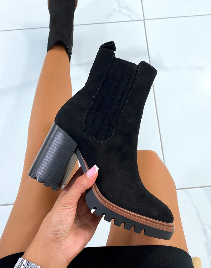 Bottines à talons carré en suédine noire