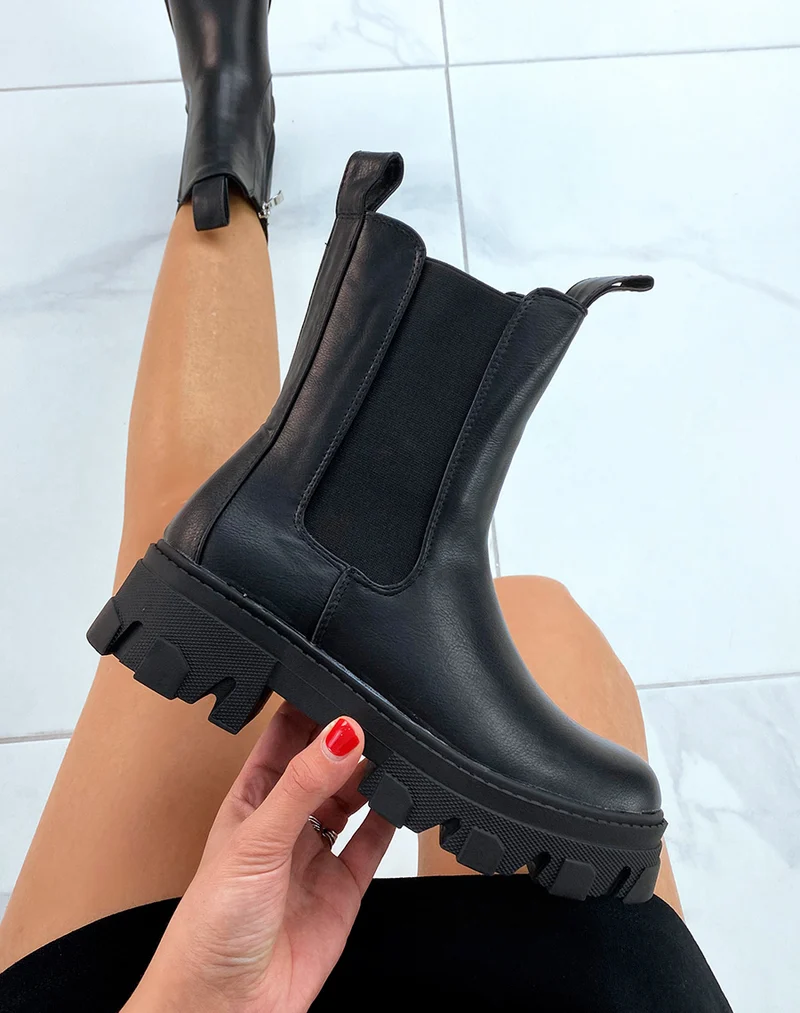 Bottines noires style chelsea à semelle crantée