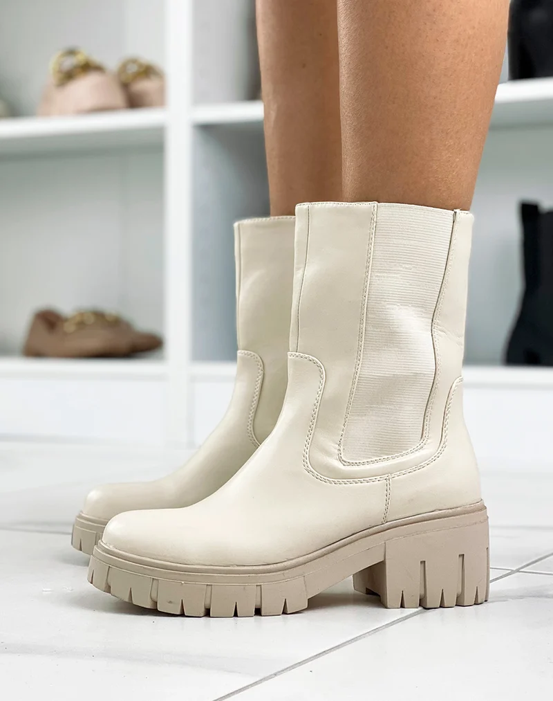 Bottines beiges à semelle crantée