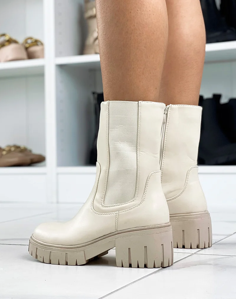 Bottines beiges à semelle crantée