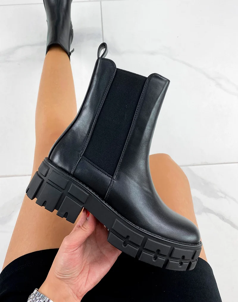Bottines noires style chelsea à gros talon cranté