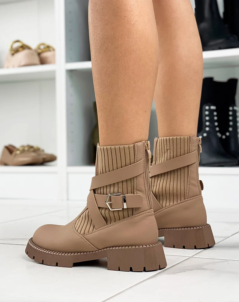 Bottines effet chaussettes à lanières entrecroisées marrons