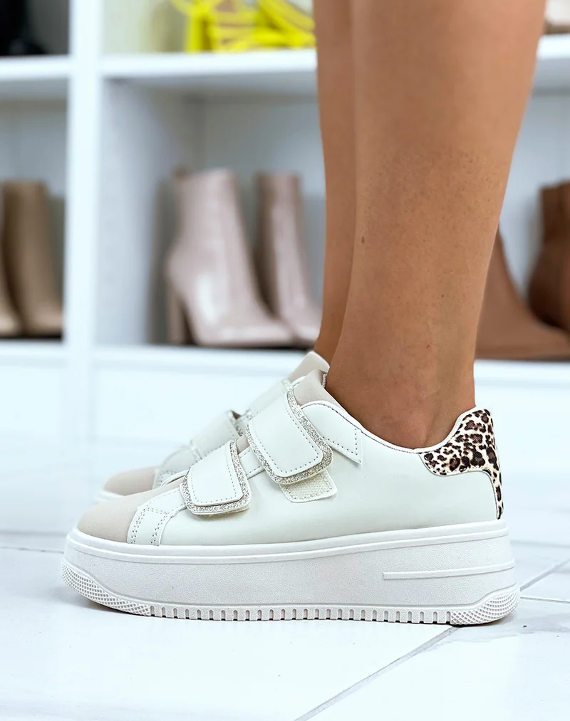 Baskets beiges à scratchs et grosse plateforme