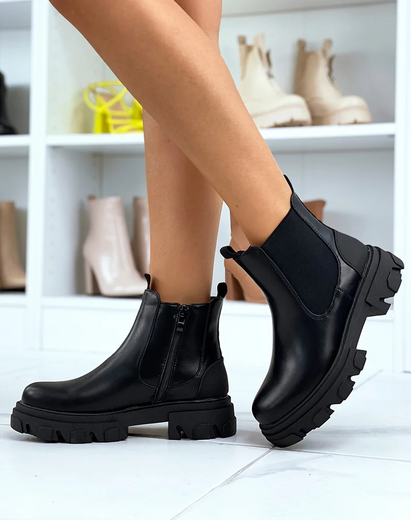Chelsea boots noires ornées d’un empiècement gommé
