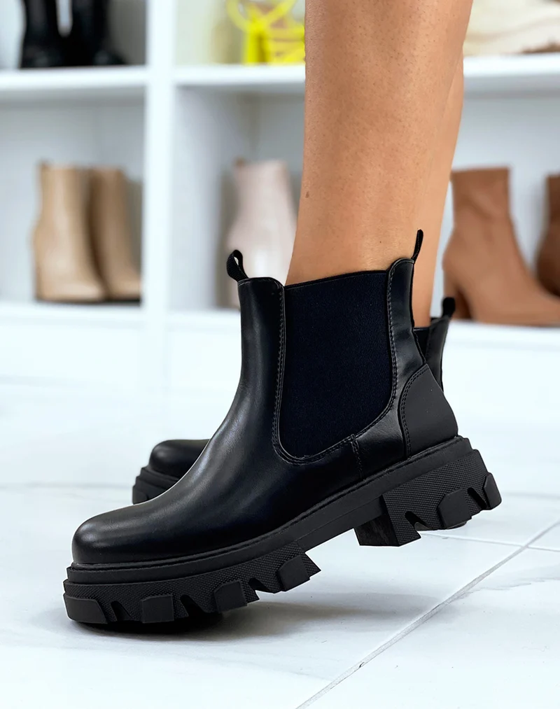 Chelsea boots noires ornées d’un empiècement gommé