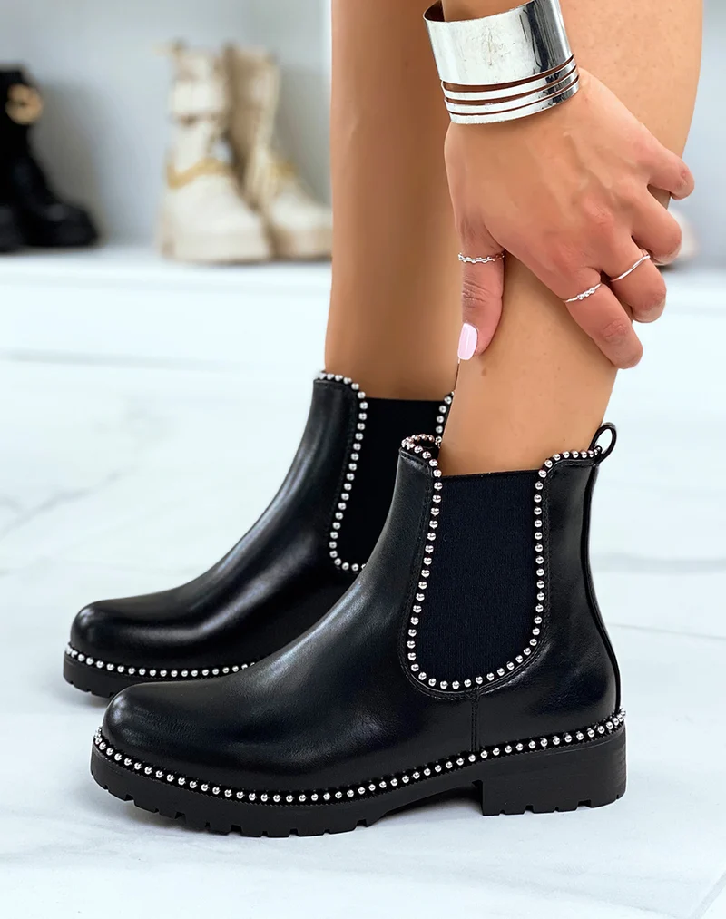 Chelsea boots noires grainées à détails perles