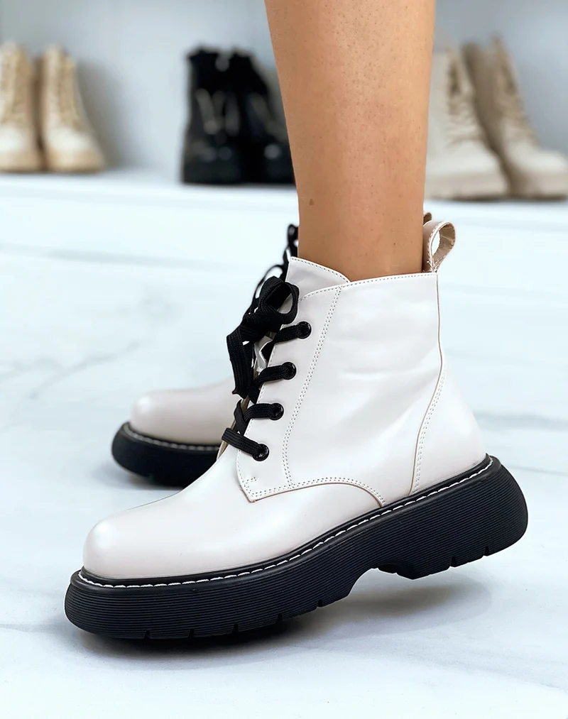 Bottines beiges à lacets noirs à plateforme épaisse