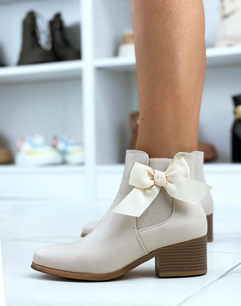 Bottines beiges en similicuir avec noeud intégré