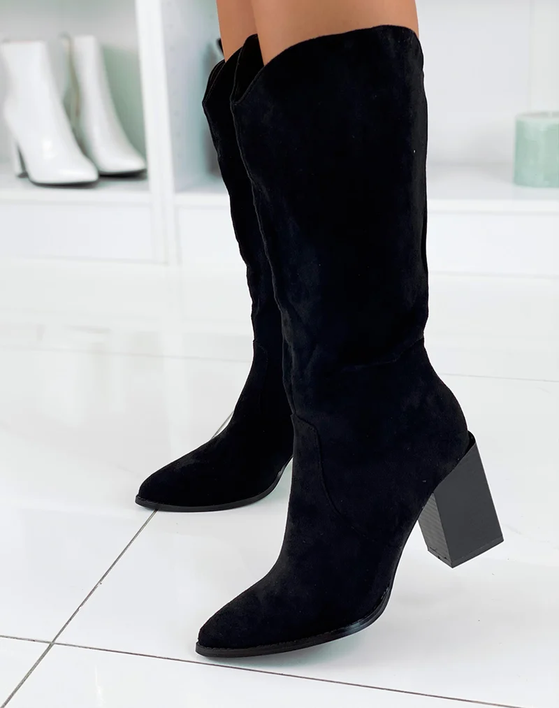 Bottes en suédine noire à bout pointu