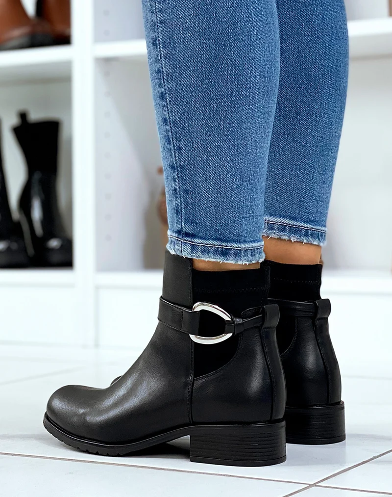 Bottines noires à lanière à anneau argenté