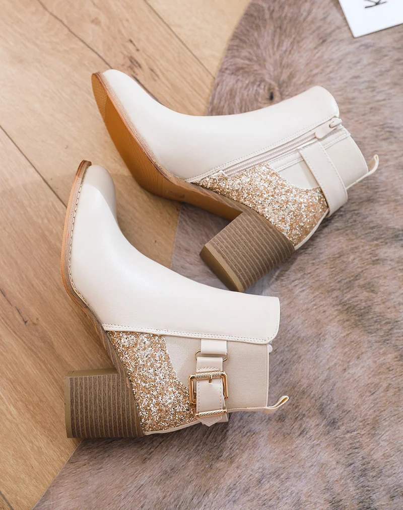 Bottines à talons beige à détail pailleté