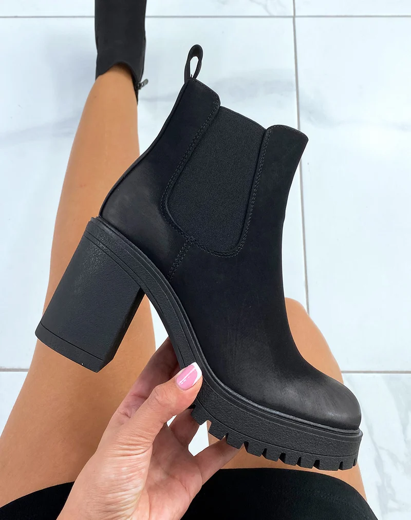 Bottines chelsea noires à talon haut et plateforme crantée